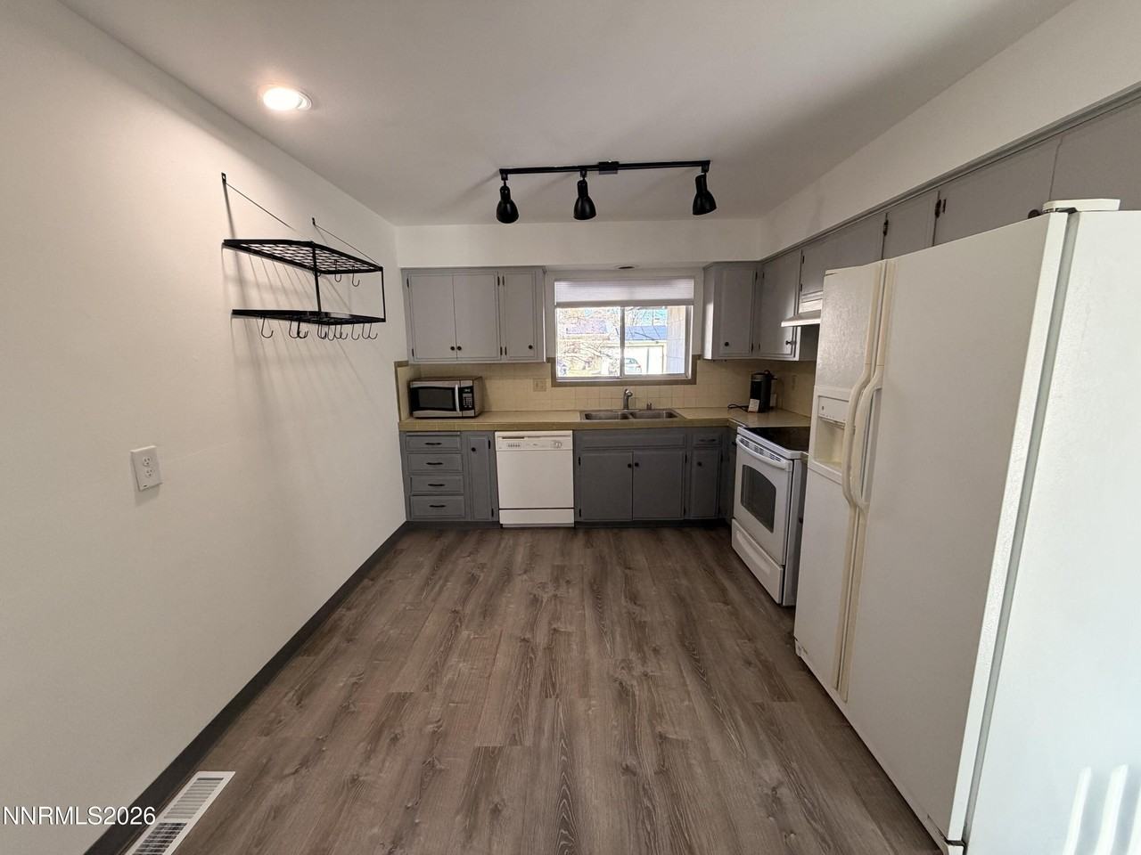 2030 Prince Way - Photo 6 of 24