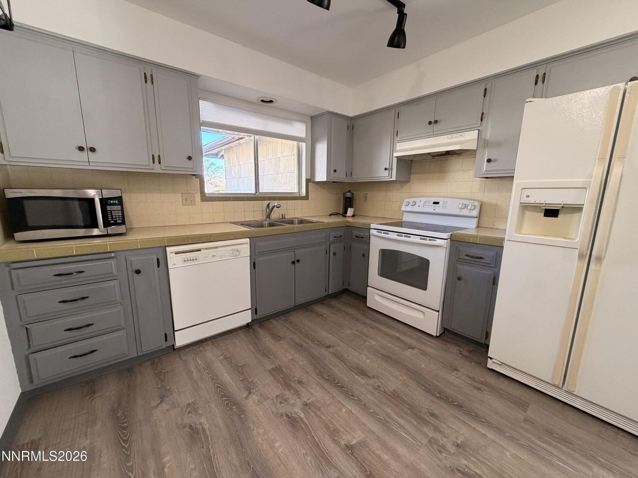 2030 Prince Way - Photo 7 of 24