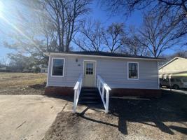 featured image of 211 N College St #A