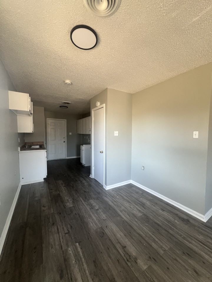 211 N College St #A - Photo 3 of 10