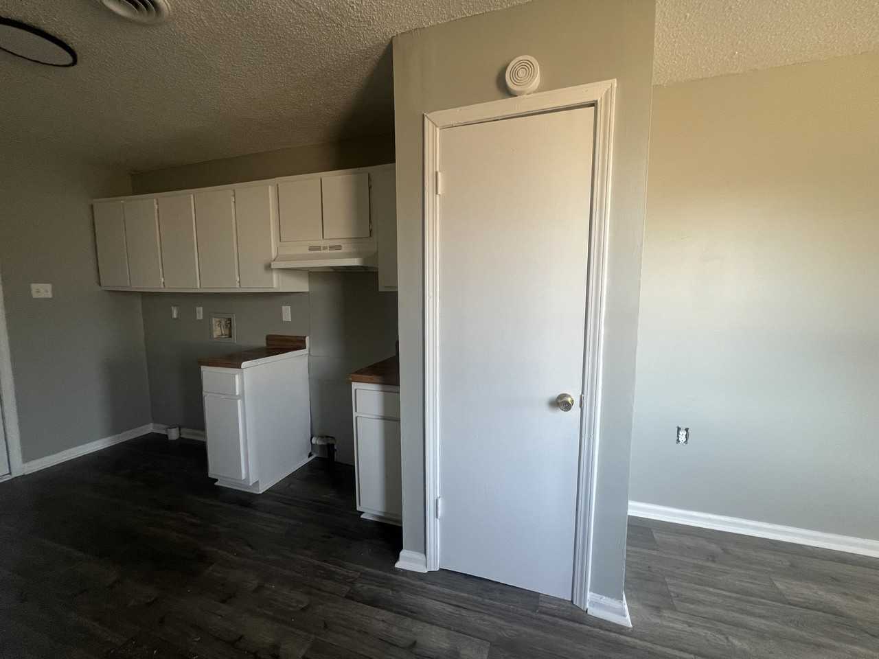 211 N College St #A - Photo 5 of 10