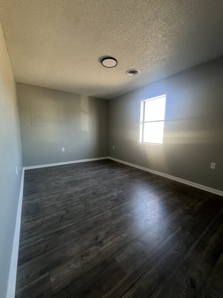 211 N College St #A - Photo 6 of 10