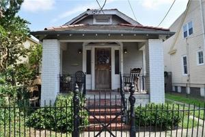 featured image of 5027 Laurel St