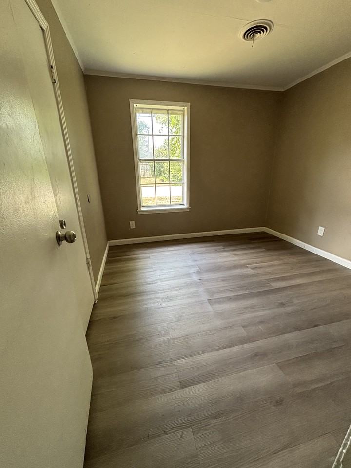 914 N Monroe Ave #1 - Photo 6 of 10