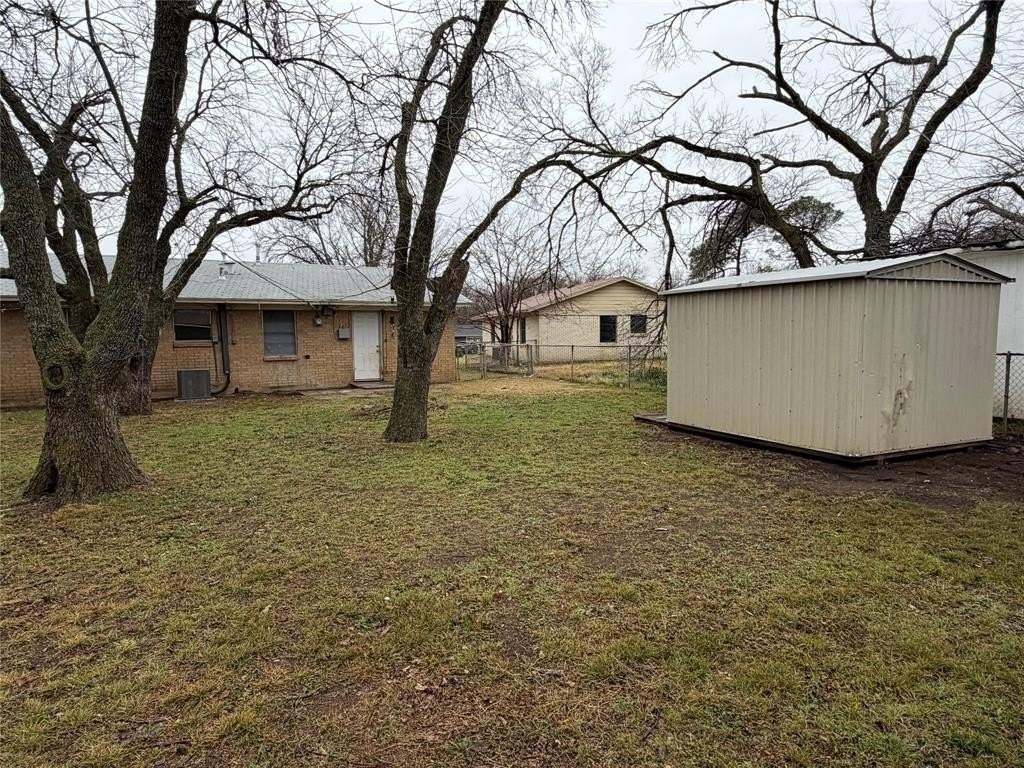 521 Pershing Dr - Photo 4 of 15