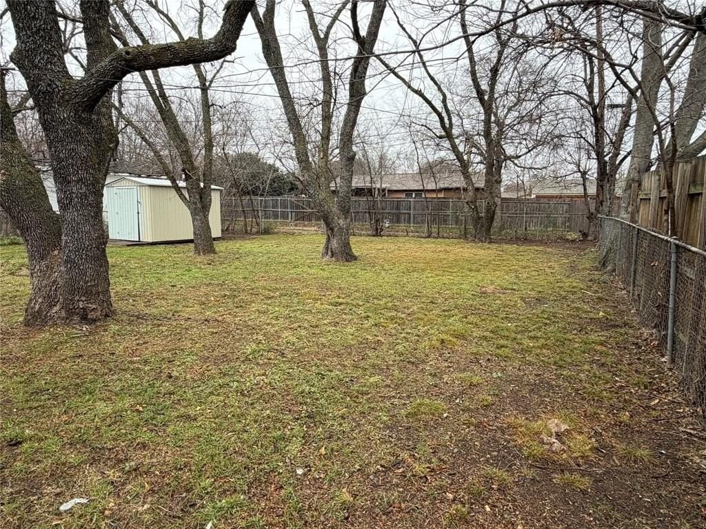 521 Pershing Dr - Photo 5 of 15