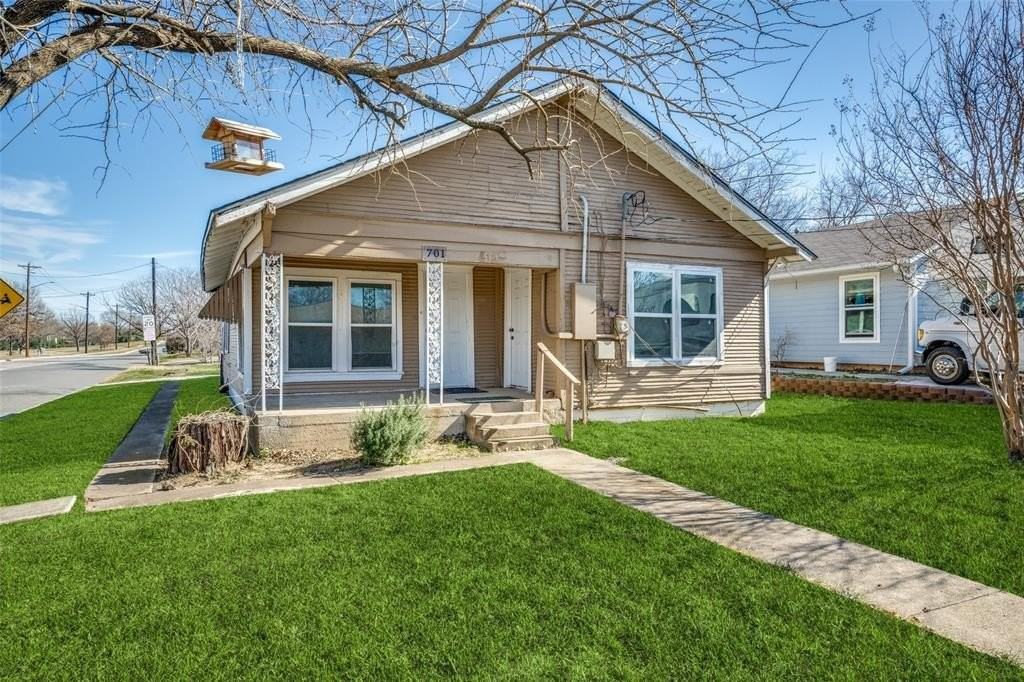 701 Lakey St - Photo 3 of 25