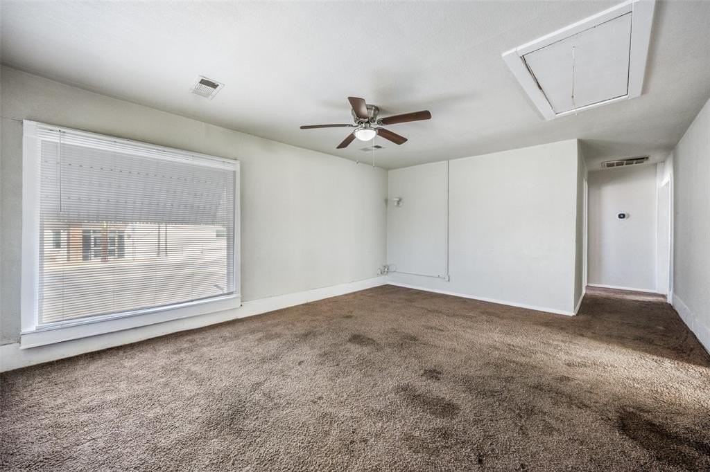 701 Lakey St - Photo 7 of 25