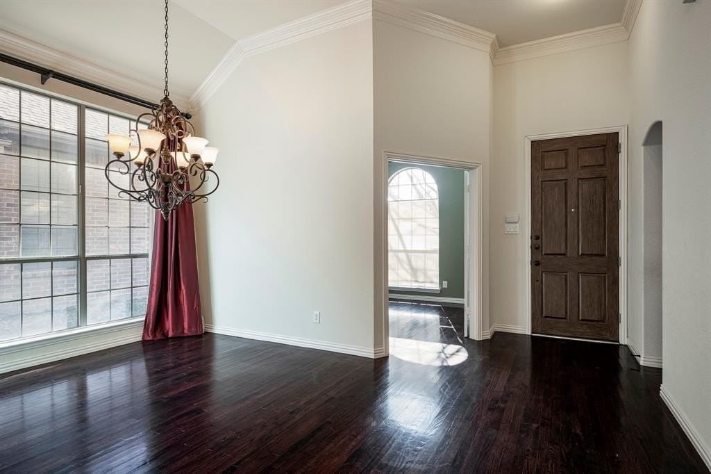 1138 Amy Dr - Photo 3 of 26