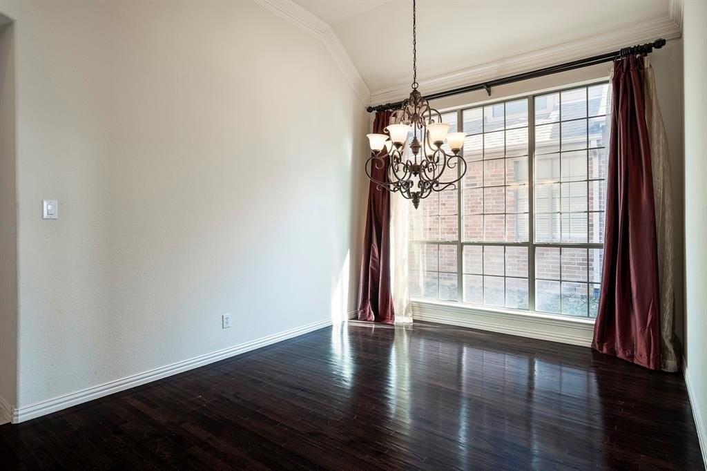 1138 Amy Dr - Photo 4 of 26