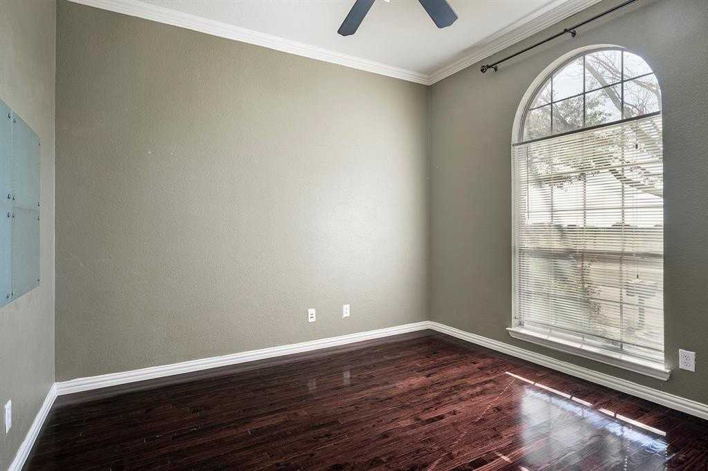 1138 Amy Dr - Photo 5 of 26