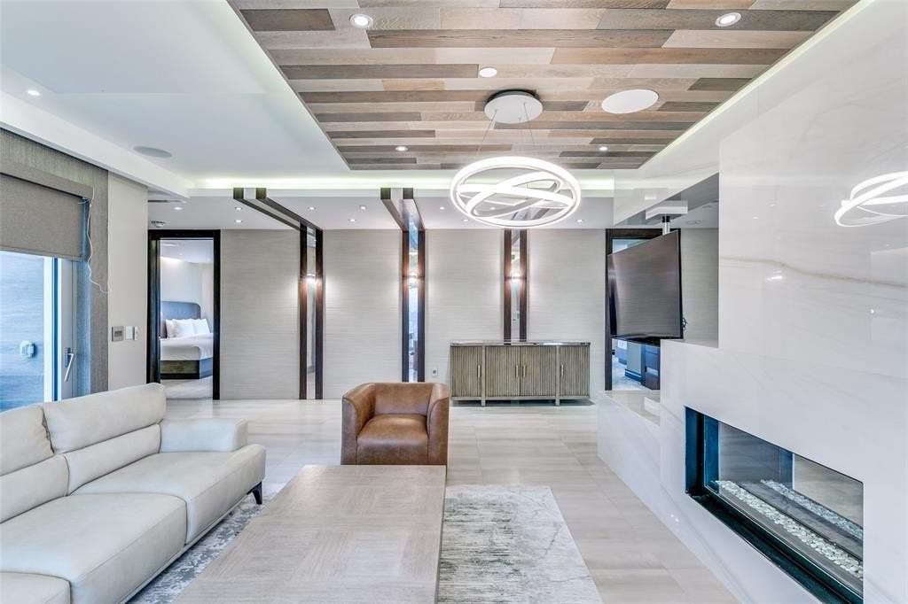 4005 Gaston Ave - Photo 3 of 34