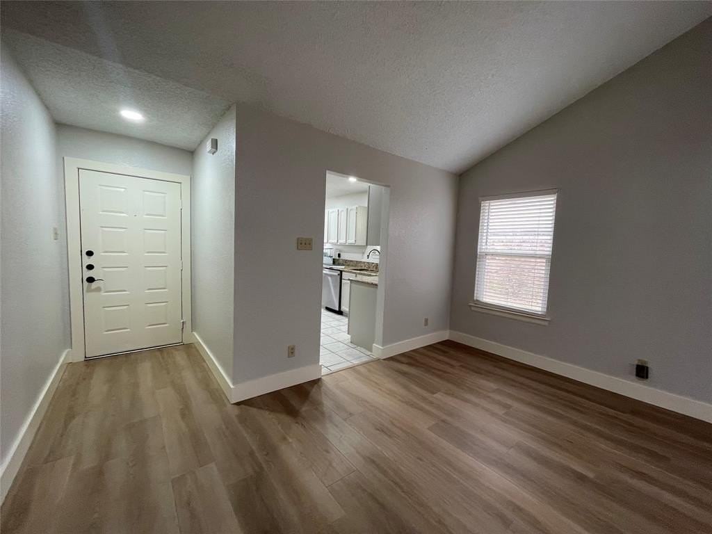 504 Sage Ln - Photo 7 of 21