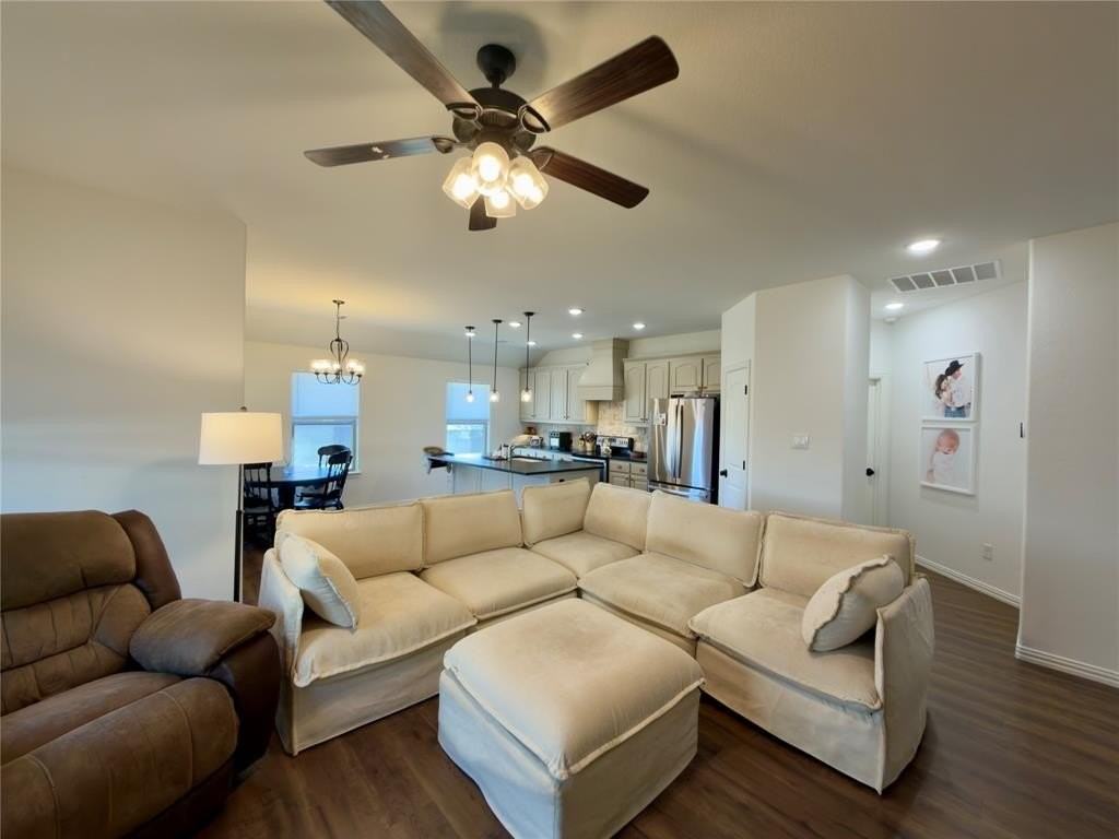 416 Paloma St - Photo 6 of 9