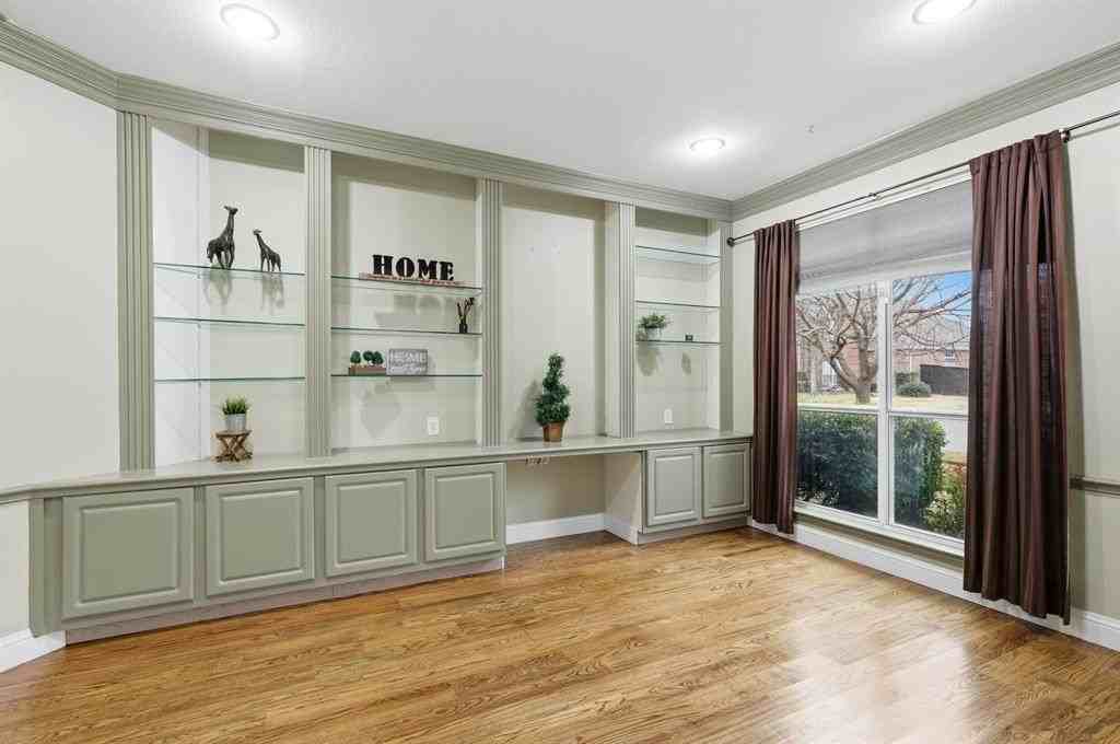 913 Cross Plains Dr - Photo 5 of 40