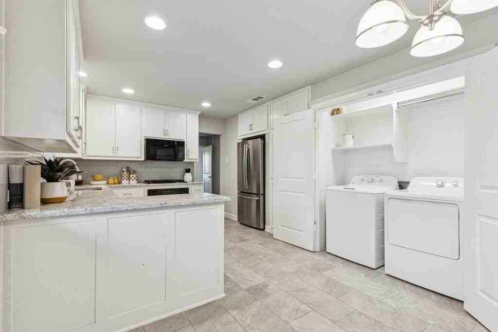 9363 Angora St - Photo 4 of 10