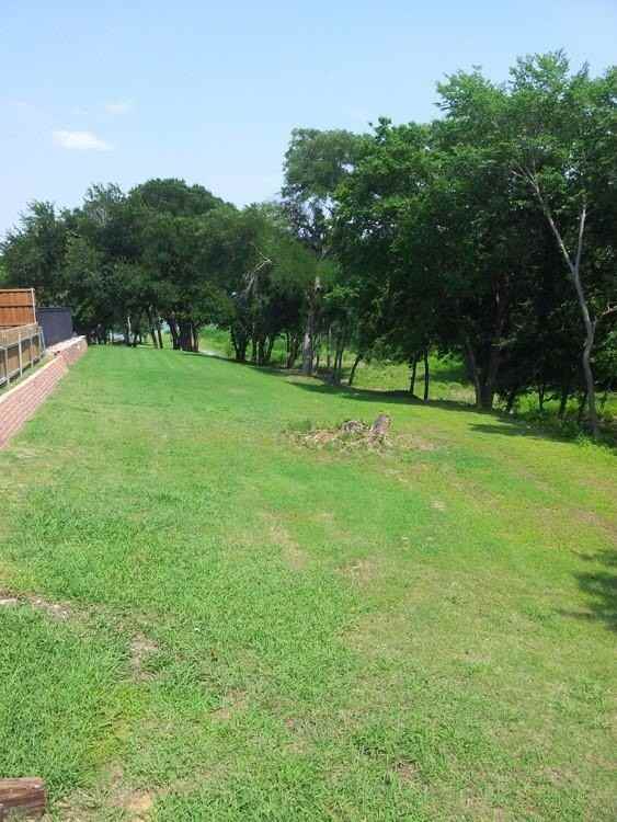 5402 Edgewater Cir - Photo 2 of 10