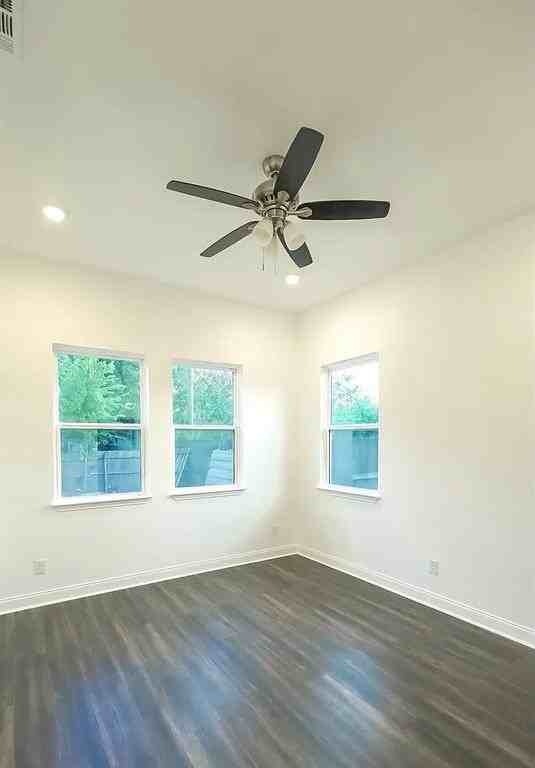 116 Willow Ln - Photo 2 of 9