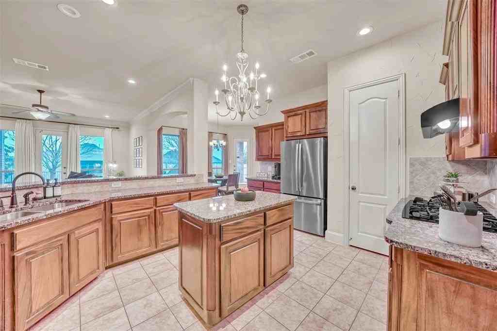 5048 Exposition Way - Photo 5 of 40