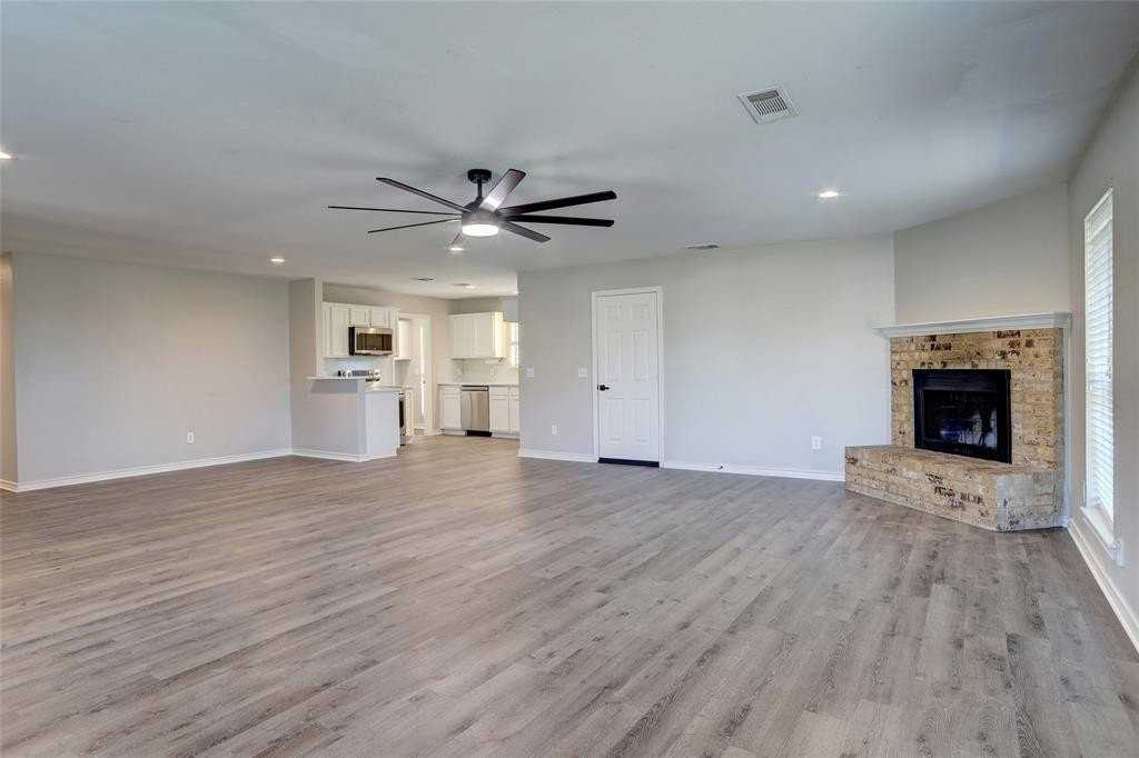 1502 Ridgewood Dr - Photo 3 of 14