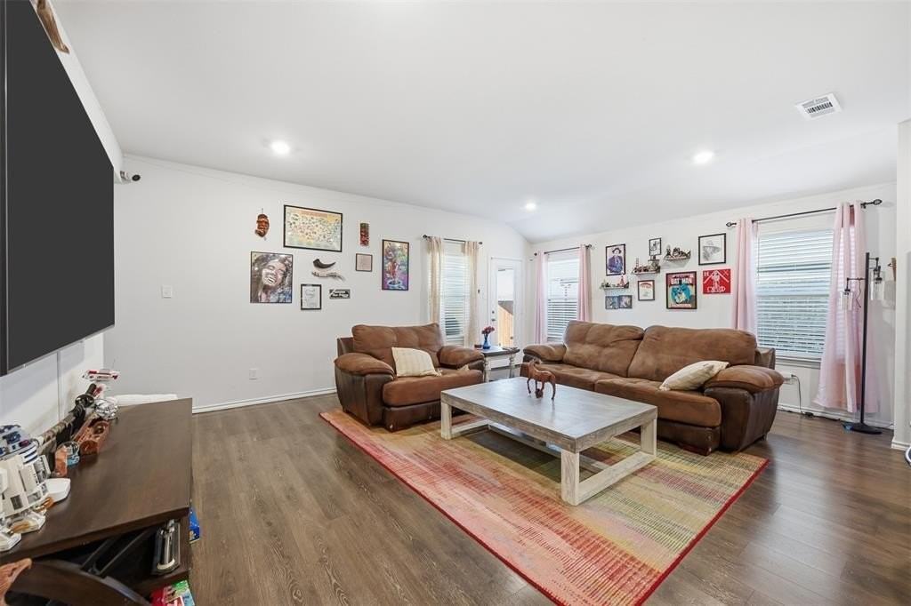 1212 Briar Hill Dr - Photo 2 of 21