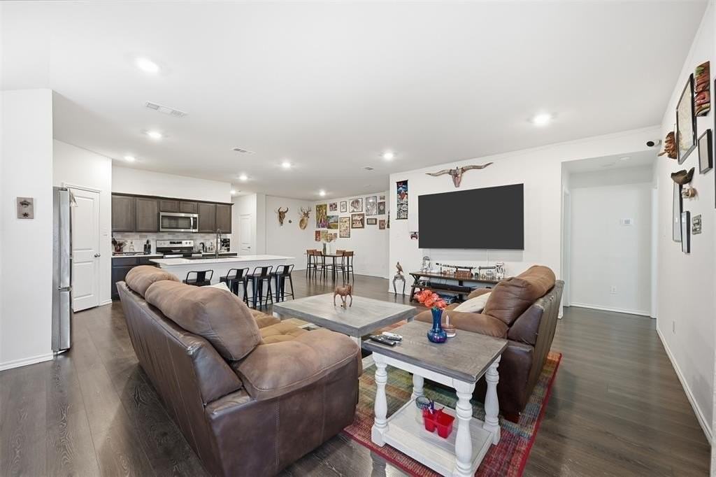 1212 Briar Hill Dr - Photo 4 of 21