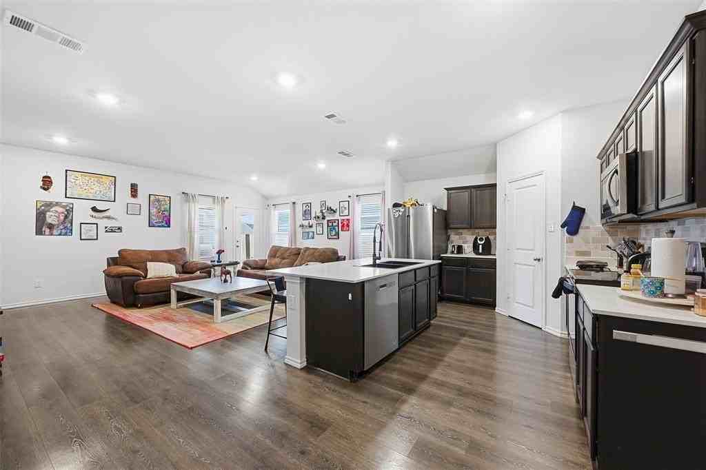 1212 Briar Hill Dr - Photo 6 of 21