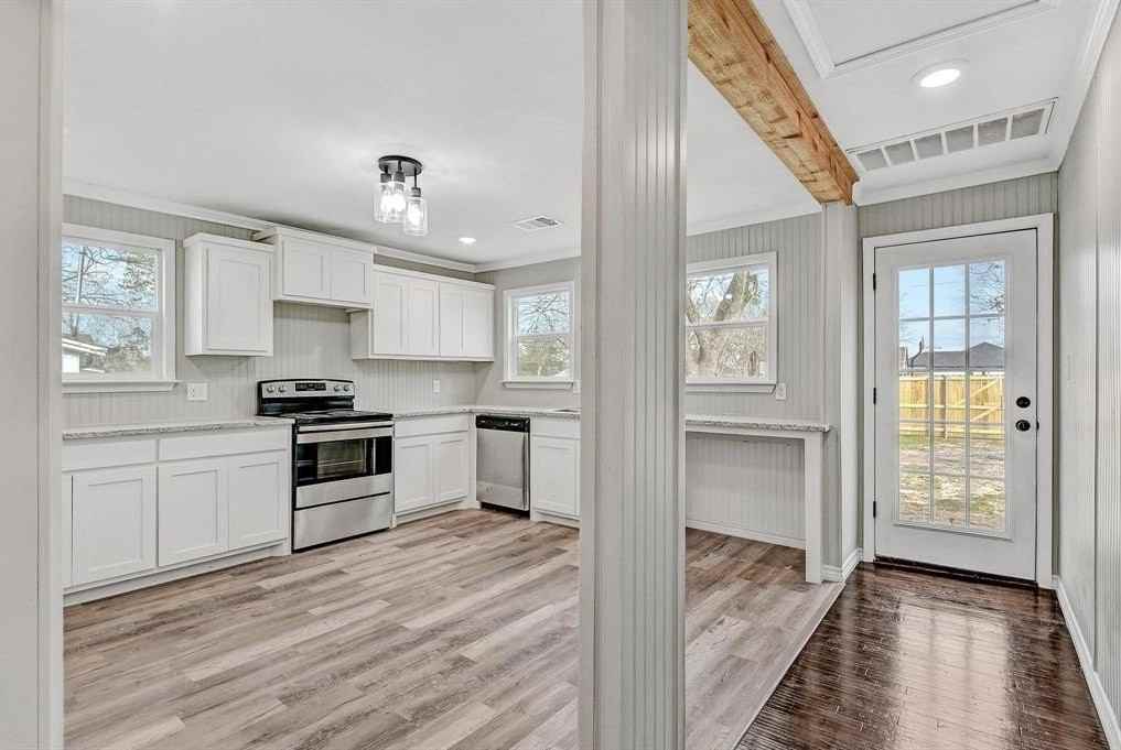 513 E Washington St - Photo 6 of 18