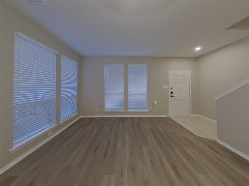 2717 Bull Shoals Dr - Photo 3 of 20