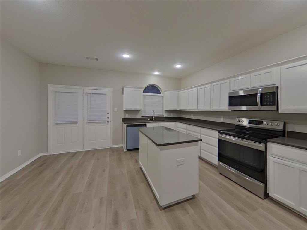 2717 Bull Shoals Dr - Photo 5 of 20