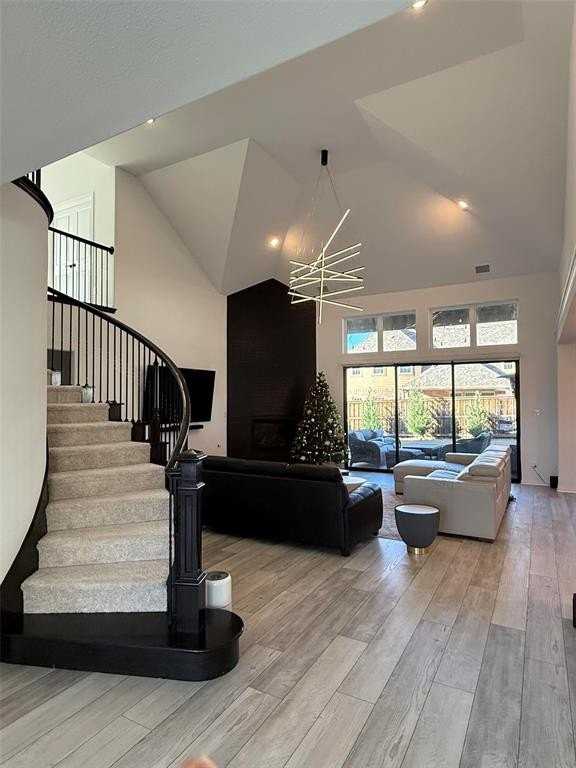 2832 Fountain Park Dr - Photo 3 of 31