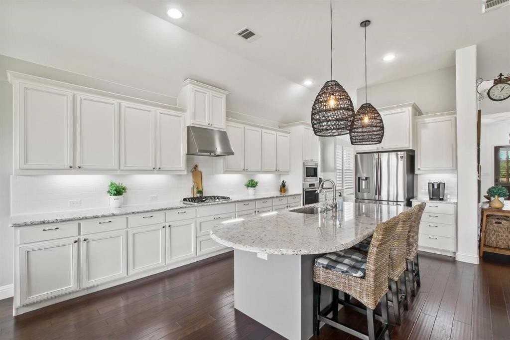 4301 Overbrook Dr - Photo 3 of 40