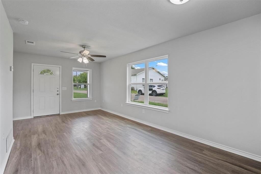 317 Jones St - Photo 6 of 15