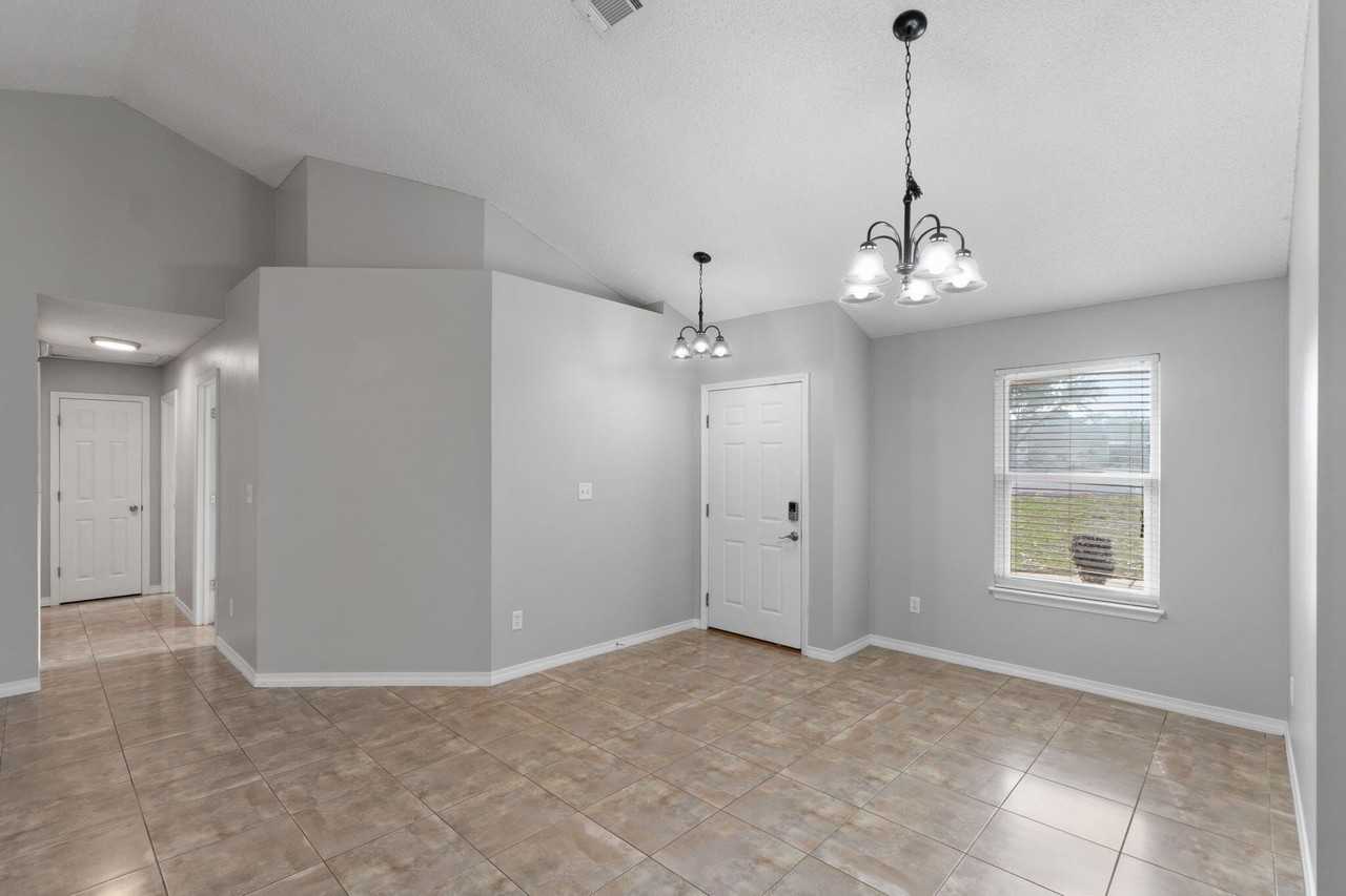 8828 Arlington Pl - Photo 6 of 46