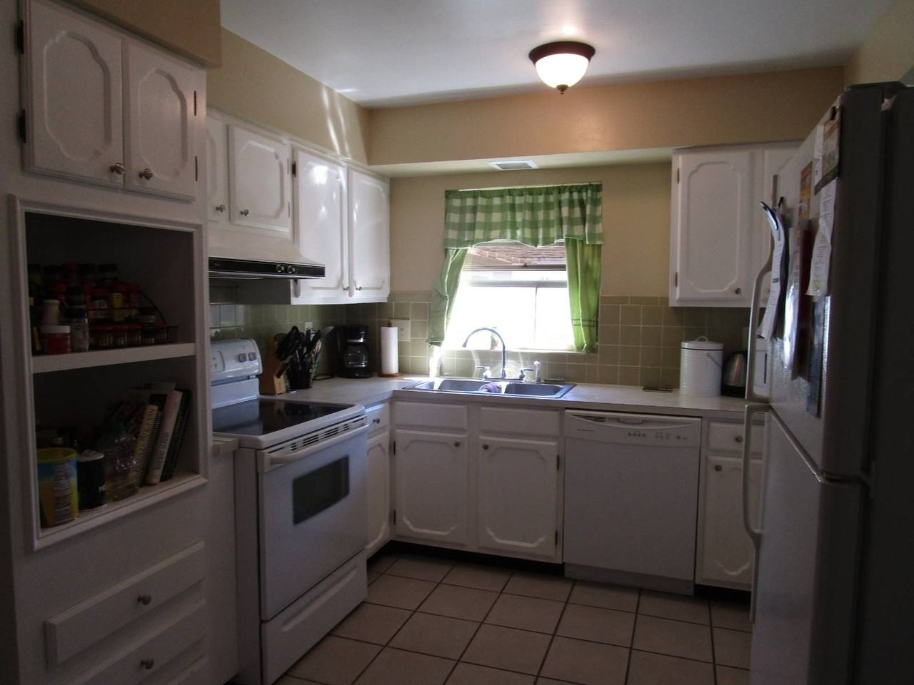 2641 Greenacre Dr - Photo 6 of 24