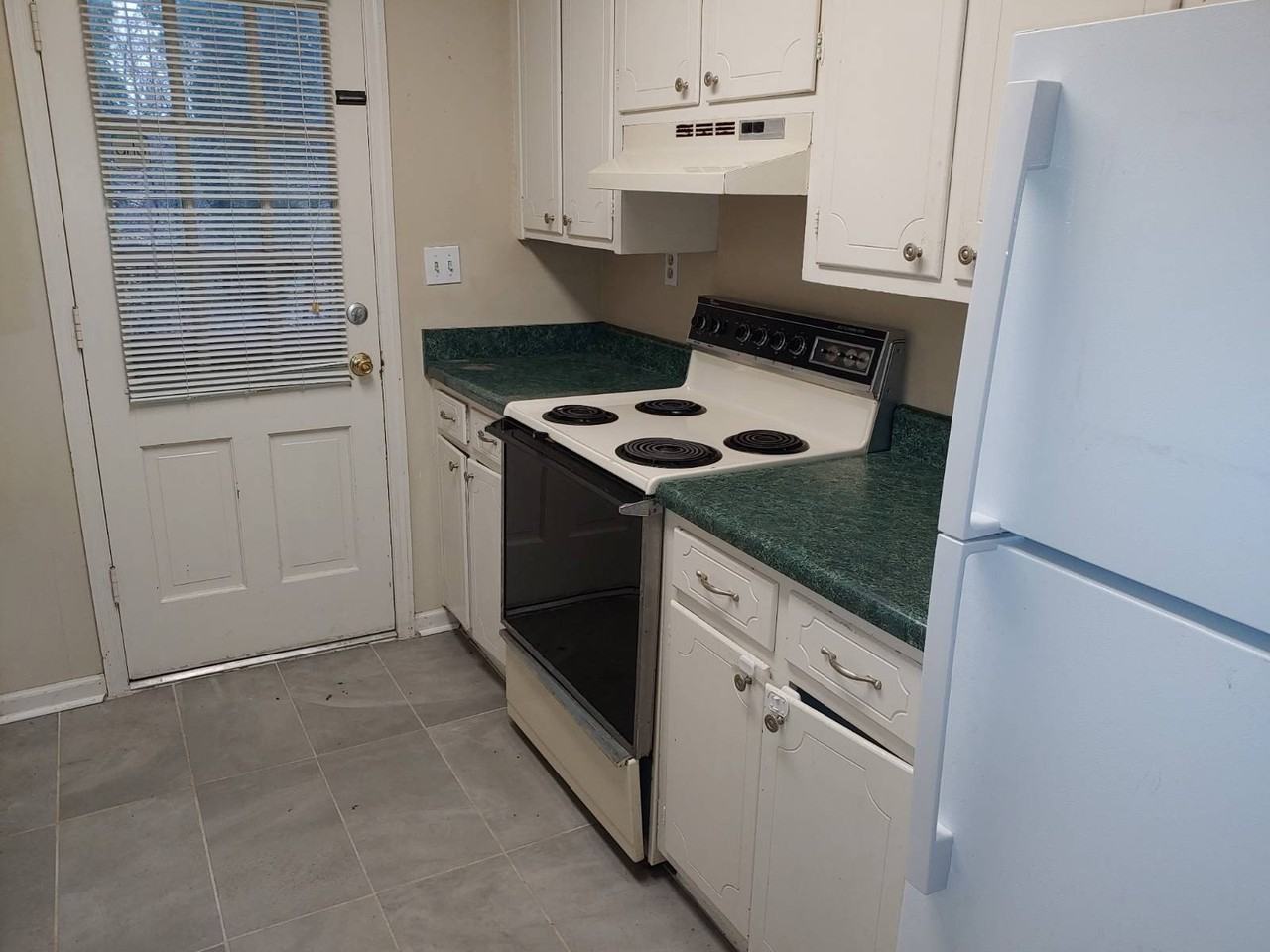 2080 Montreat Cir - Photo 3 of 8