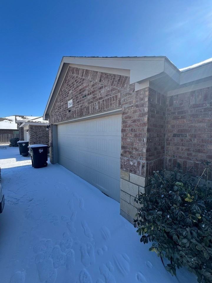 7600 Silver Creek Ct - Photo 2 of 27