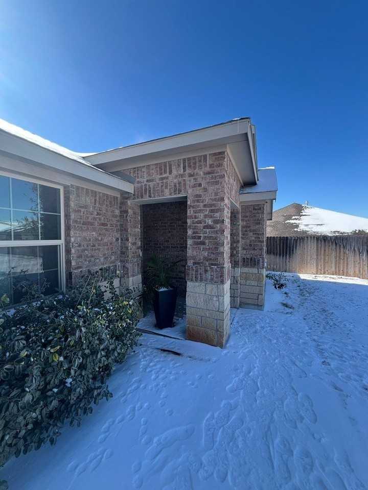 7600 Silver Creek Ct - Photo 3 of 27