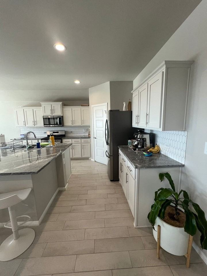 7600 Silver Creek Ct - Photo 7 of 27