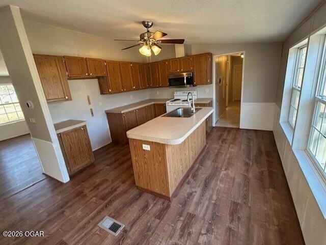 9051 Elm Dr - Photo 3 of 16