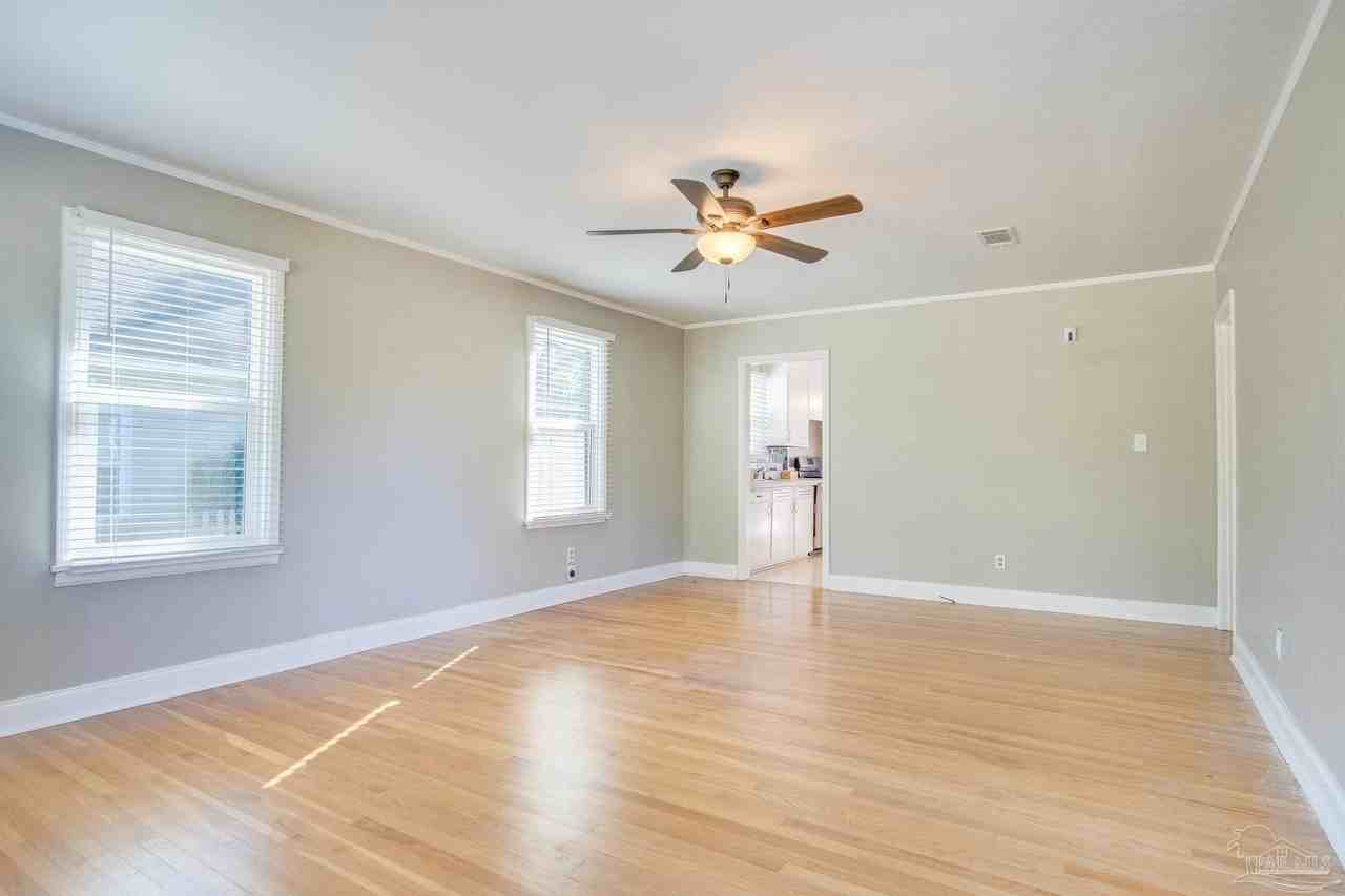 2303 N 20th Ave - Photo 4 of 19