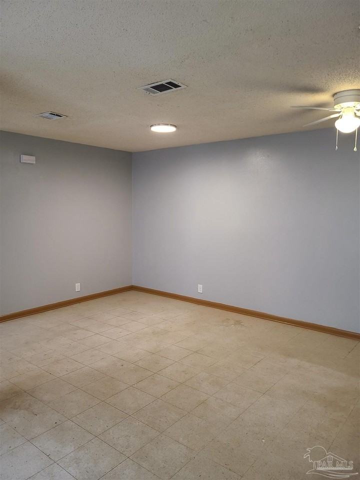 1901 W Government St - Photo 2 of 9