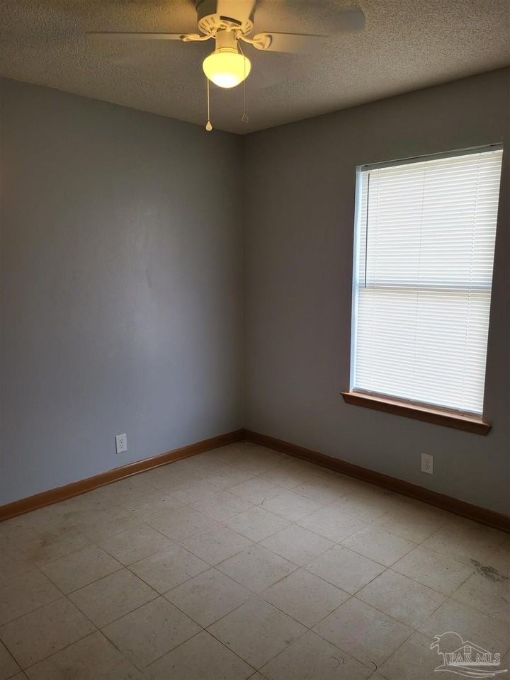 1901 W Government St - Photo 4 of 9