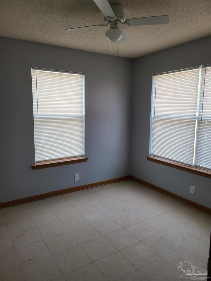 1901 W Government St - Photo 5 of 9