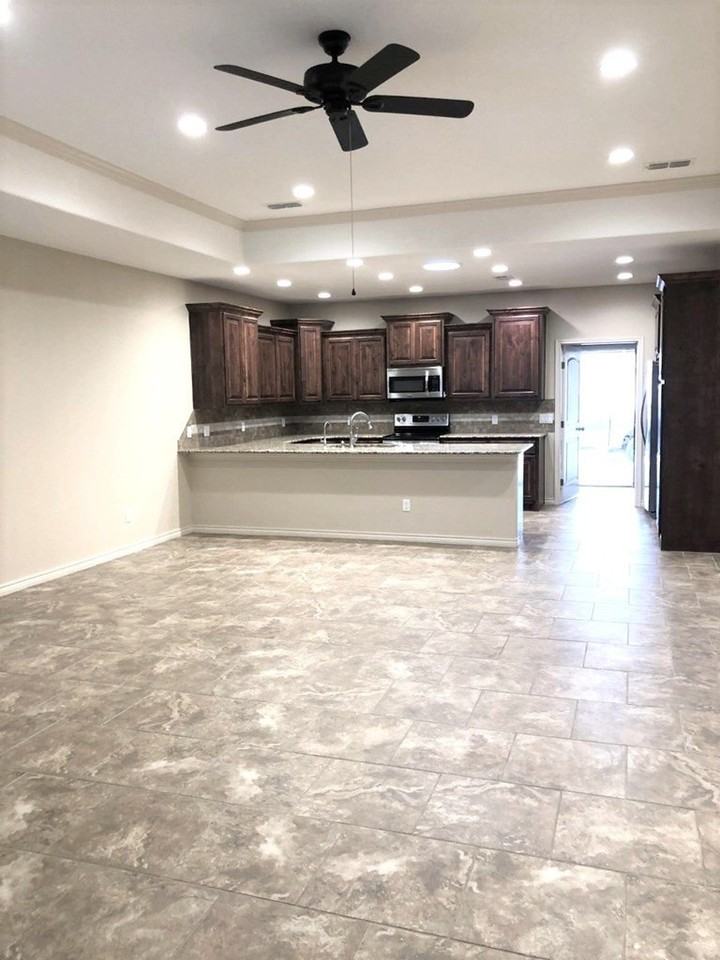 1513 Club Dr - Photo 3 of 29