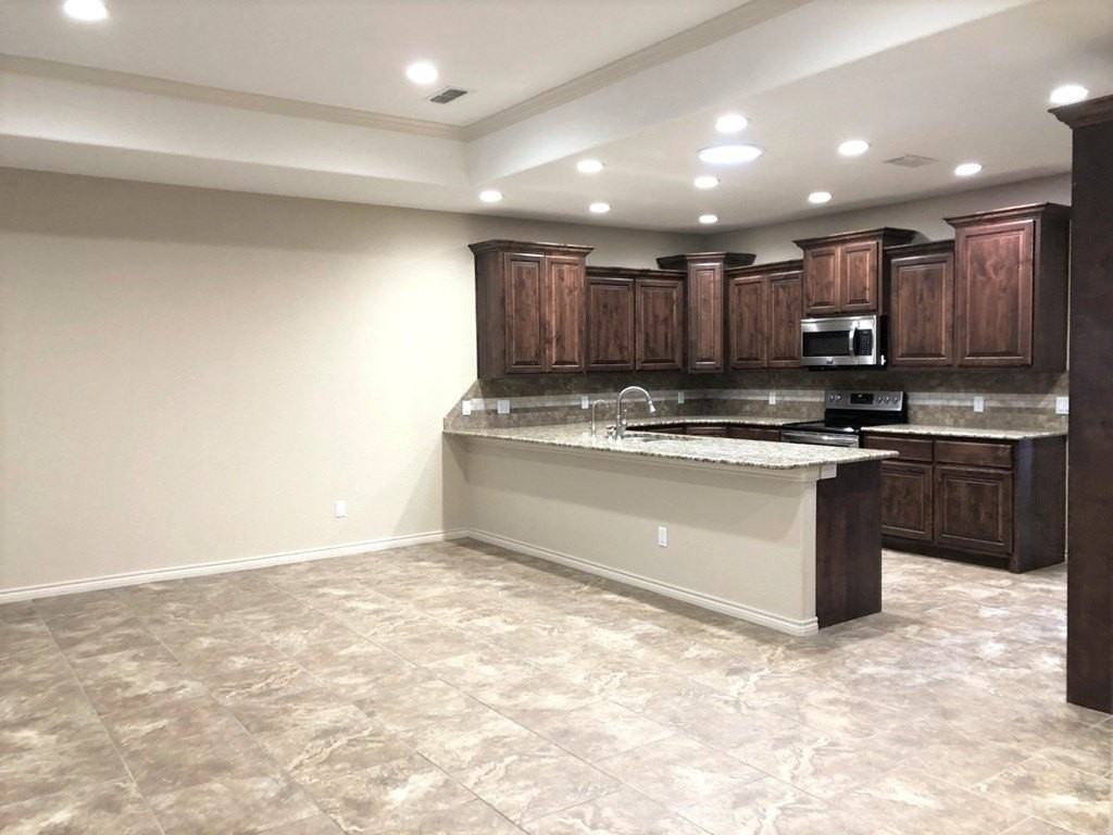 1513 Club Dr - Photo 7 of 29