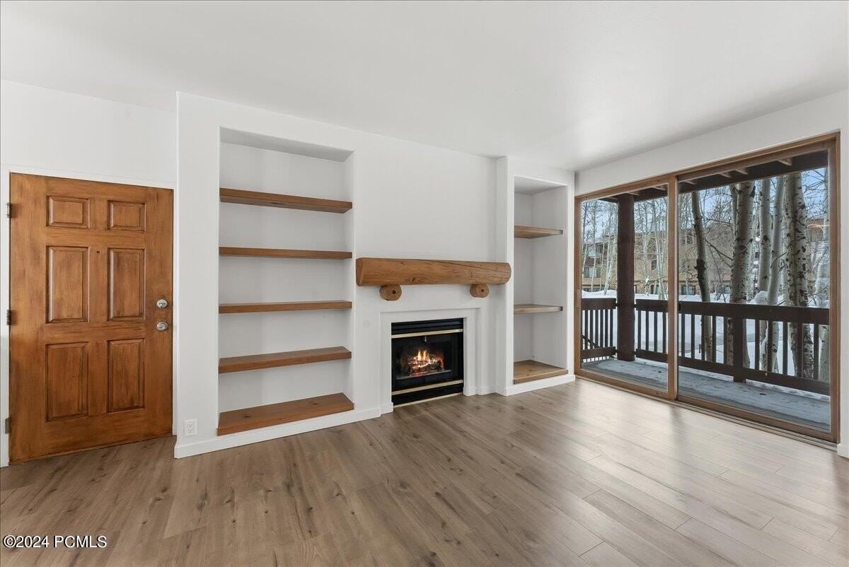 1600 Pinebrook Blvd Apt E4 #E4 - Photo 4 of 26