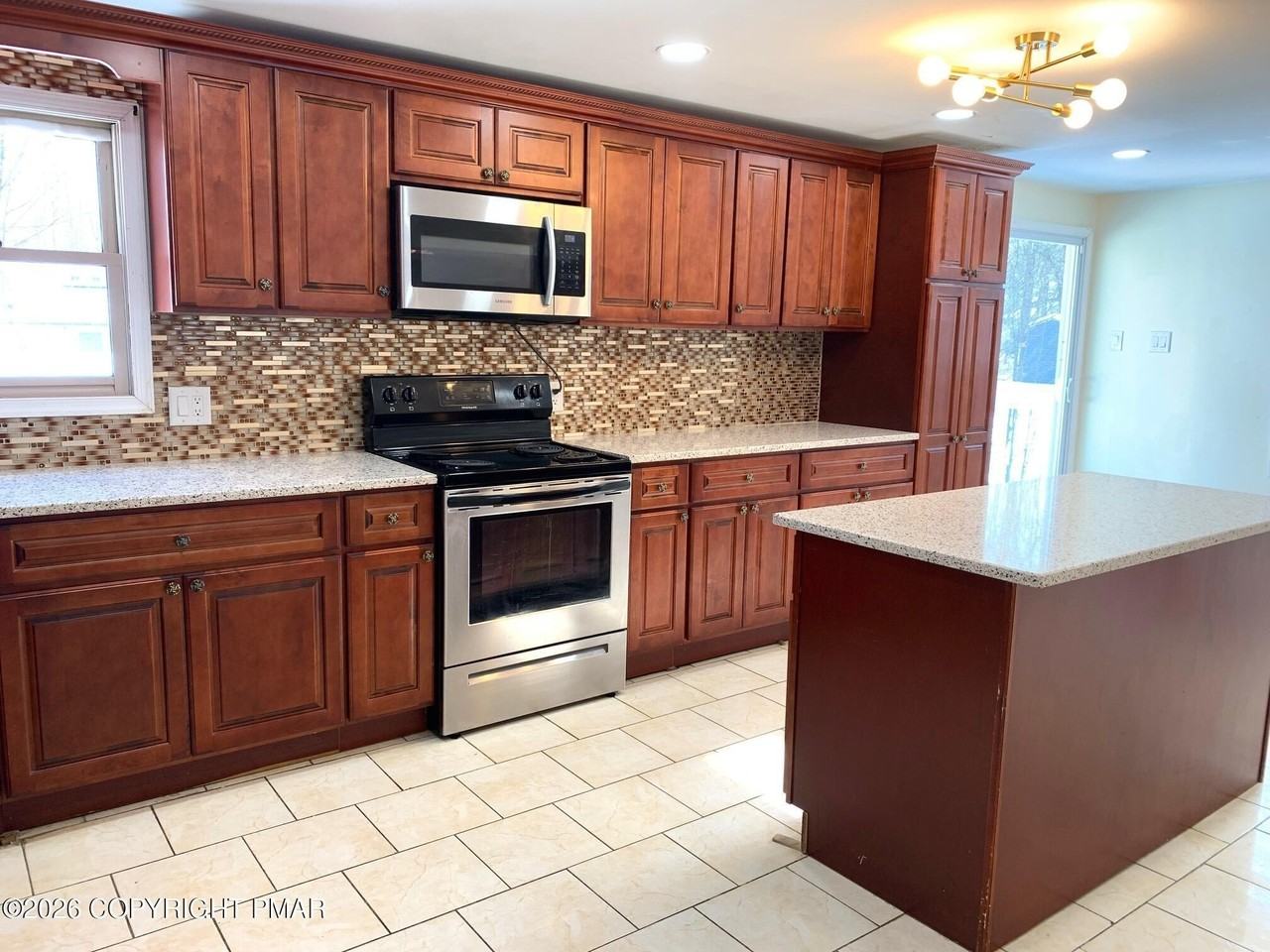 4633 Burnside Dr - Photo 6 of 35