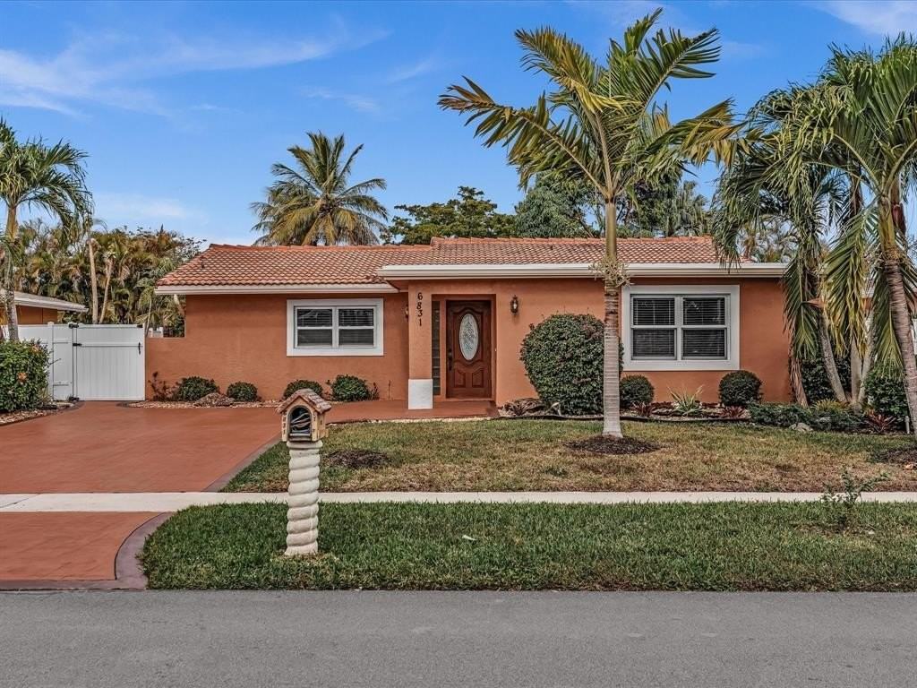 6831 Nw 81st Pl - Photo 2 of 50