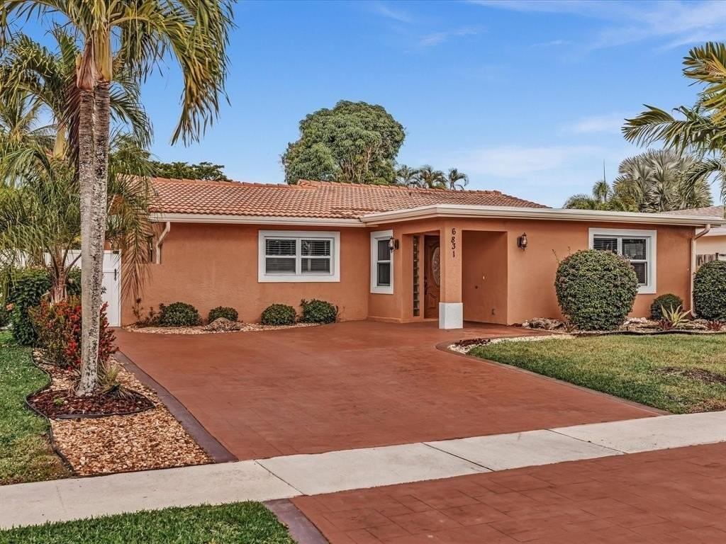 6831 Nw 81st Pl - Photo 3 of 50